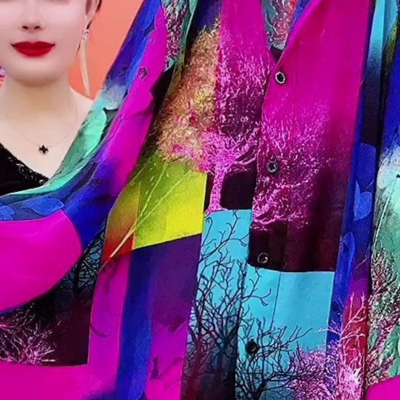 Zayn | Dünnes Damenhemd mittleren Alters mit mittlerer Länge