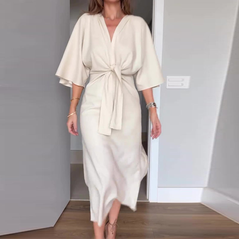 Connie | Elegantes Damenkleid mit Taillenschnürung und seitlichem Schlitz und V-Ausschnitt