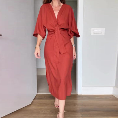 Connie | Elegantes Damenkleid mit Taillenschnürung und seitlichem Schlitz und V-Ausschnitt