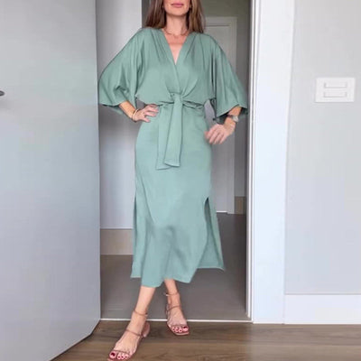 Connie | Elegantes Damenkleid mit Taillenschnürung und seitlichem Schlitz und V-Ausschnitt