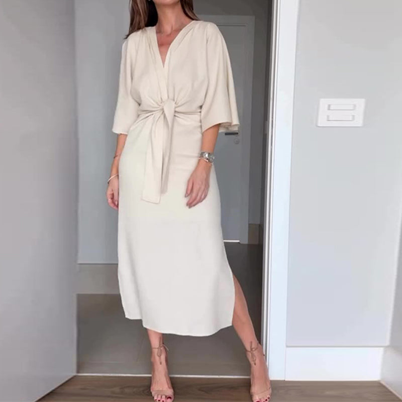 Connie | Elegantes Damenkleid mit Taillenschnürung und seitlichem Schlitz und V-Ausschnitt