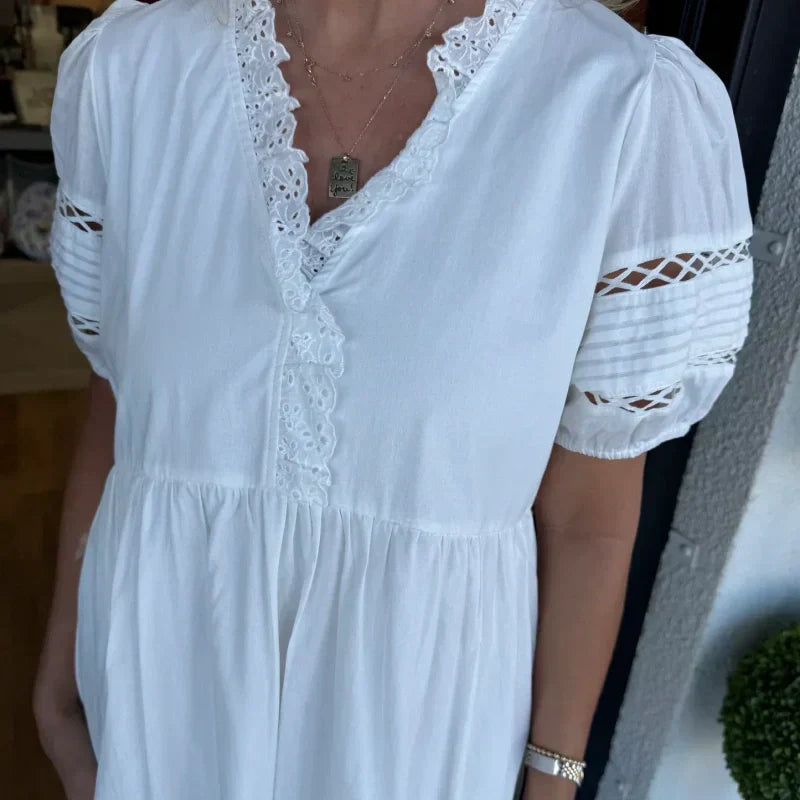 Scotty | Elegantes Damenkleid mit Rüschenärmeln und V-Ausschnitt