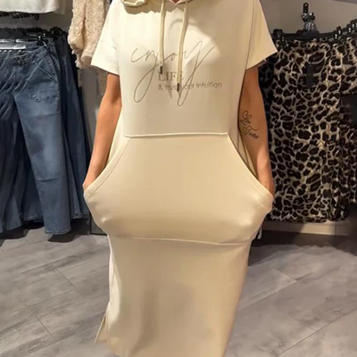 Adonisa | Damenkleid mit kurzen Ärmeln und Kapuze