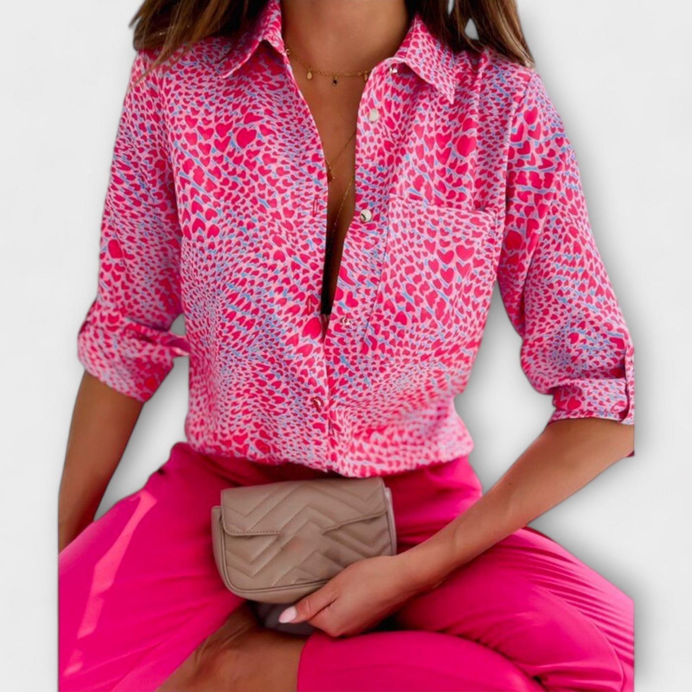 Lorena – Hemdbluse mit grafischem Print und Retro-Flair